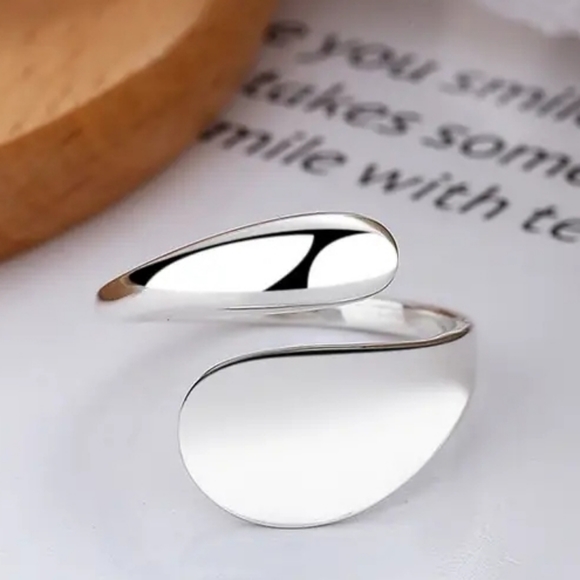 Sterling silver wrapped ring 💍 😍 beautiful sparkling ring. ✨️ - Picture 4 of 4